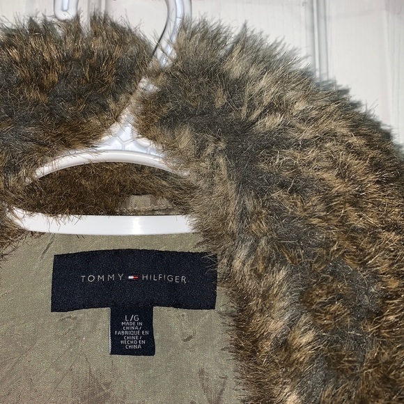Faux fur Tommy Hilfiger vest. - Picture 2 of 2